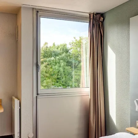 Sud 1 Palais Des Congres 2*